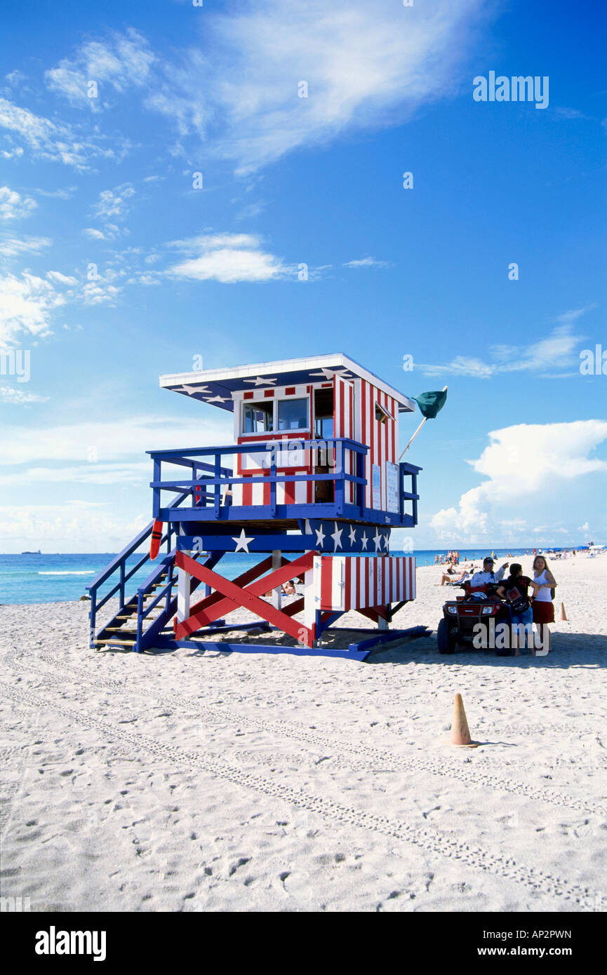 Lifeguard Hut, South Beach, Miami, Floride, USA Banque D'Images Lifeguard Hut, South Beach, Miami, Floride, USA Banque D'Images