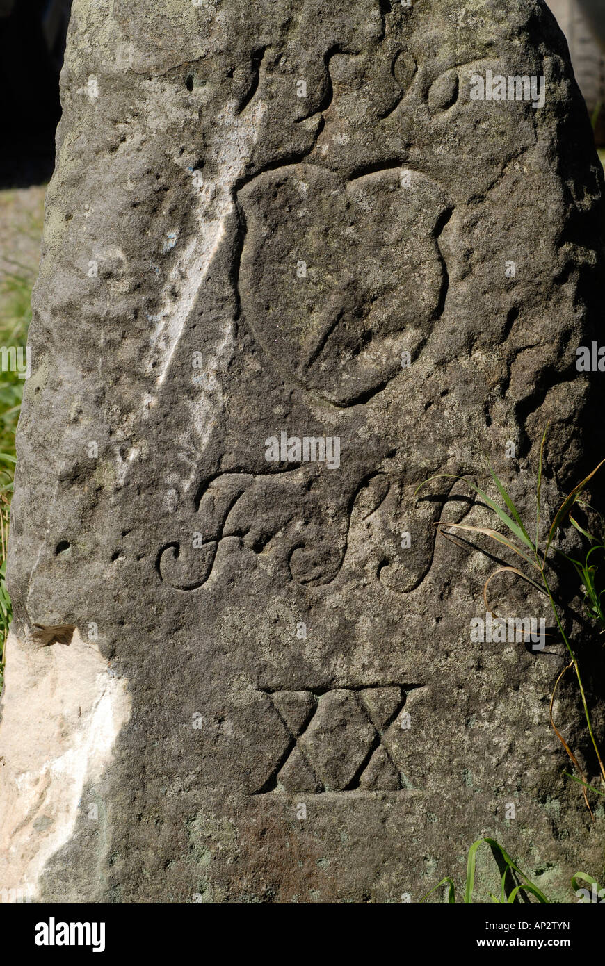 Vieux mark stone pour l'ancienne frontière à Rennsteig, Thuringe, Allemagne Banque D'Images