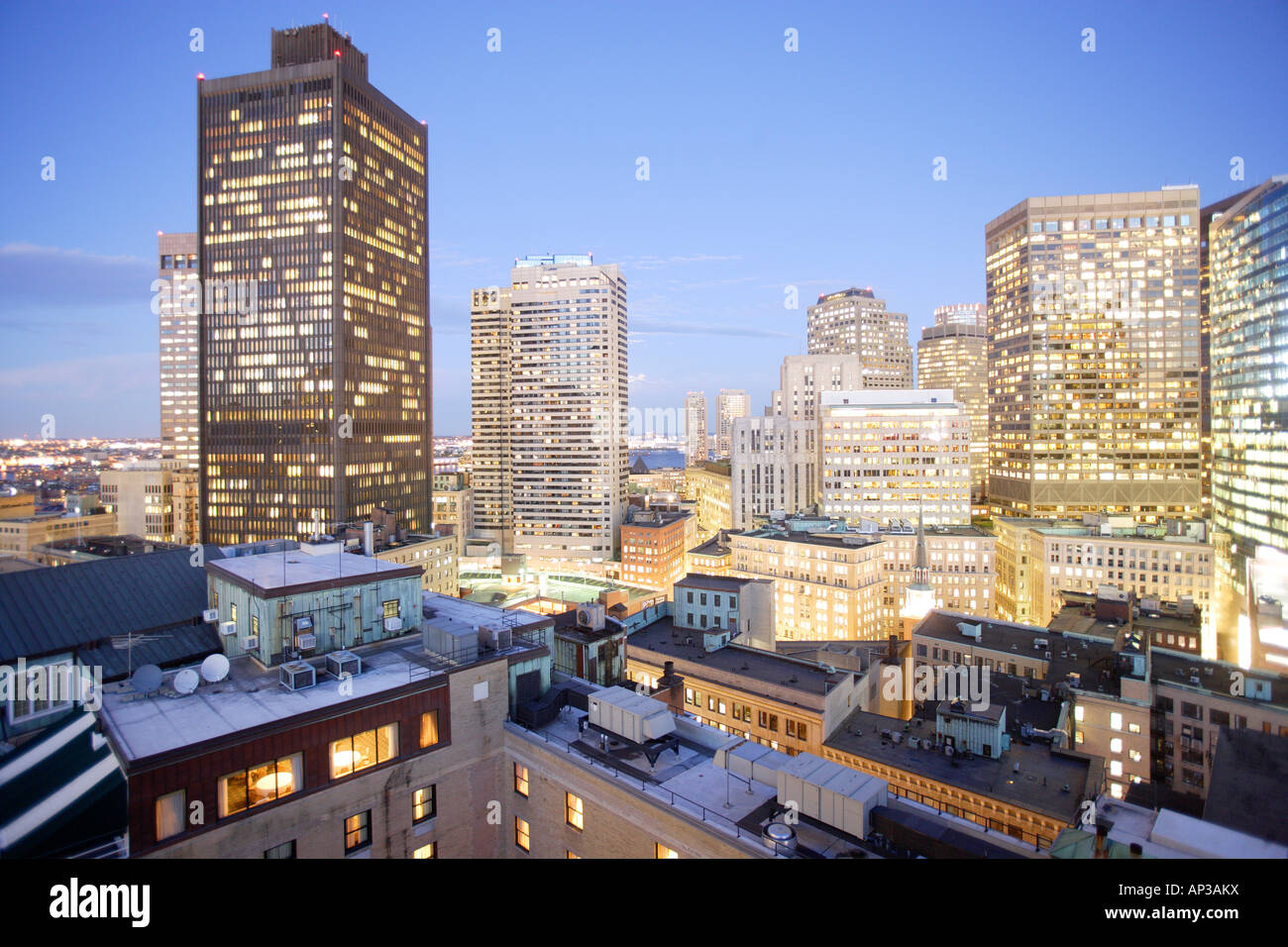 Gratte-ciel du quartier financier de Boston dans la soirée, Boston, Massachusetts, United States, USA Banque D'Images