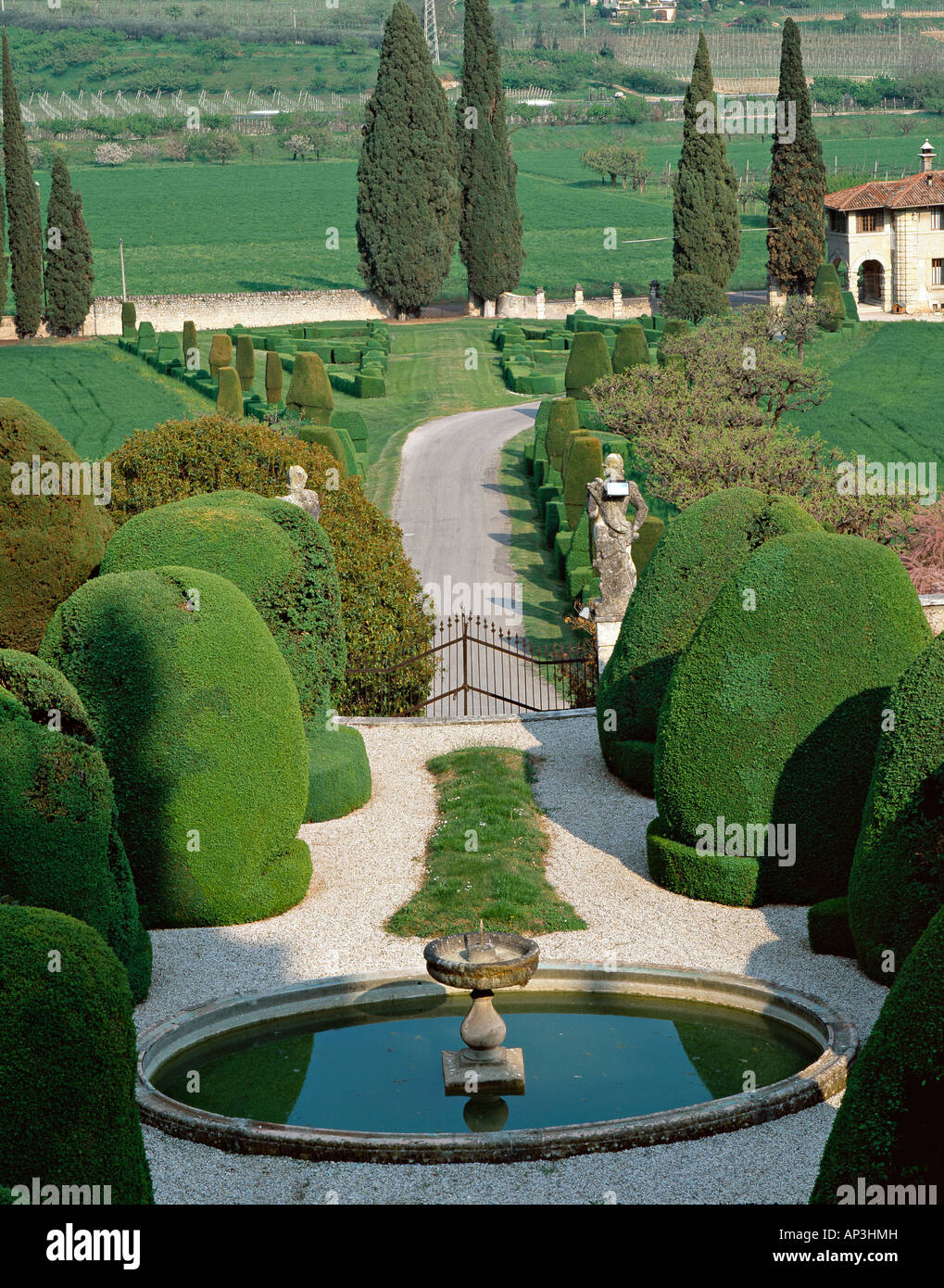 Allegri Villa Arvedi, près de Vérone en Italie. Construit 1656 par Giovanni Bianchi. L'entrée en voiture, vu de la maison Banque D'Images