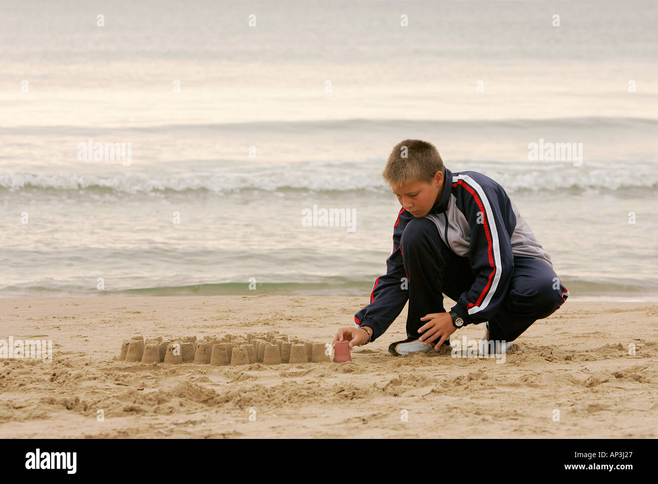 Jouer Sur La Plage Enfants Jouet Gonflable Bebe Garcon Bebe Enfant Sable Enfants Personnes Jeunes Caucasiens De Vie Heureux Personne Yo Photo Stock Alamy