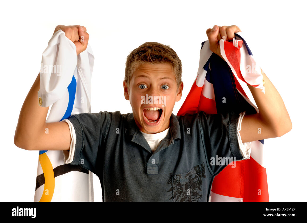 Boy jeux olympiques et agitant des drapeaux Union Jack Banque D'Images