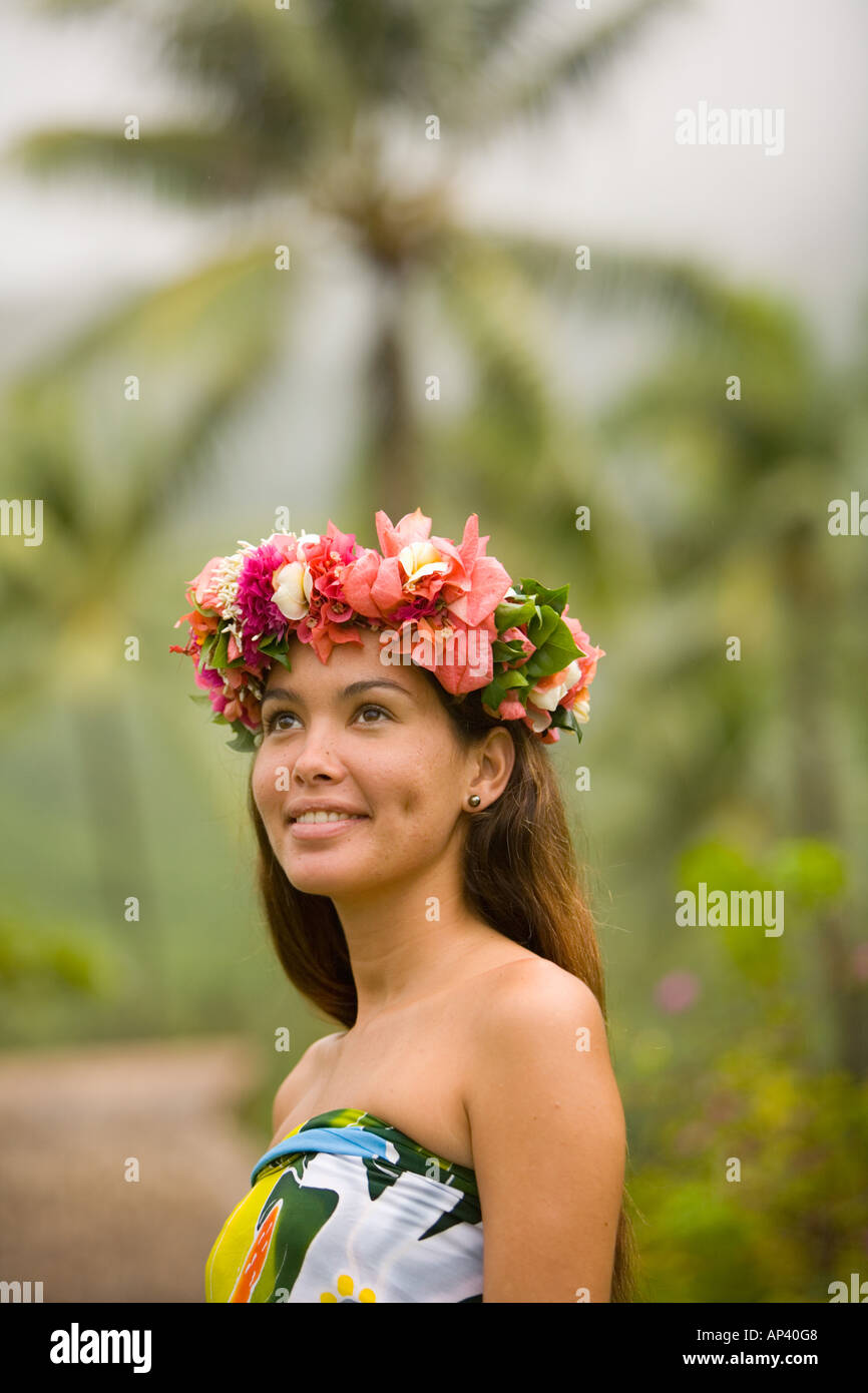 Fille de l'île de Moorea, Tahiti, îles de la société, Polynésie Française, Pacifique Sud. (MR) Banque D'Images