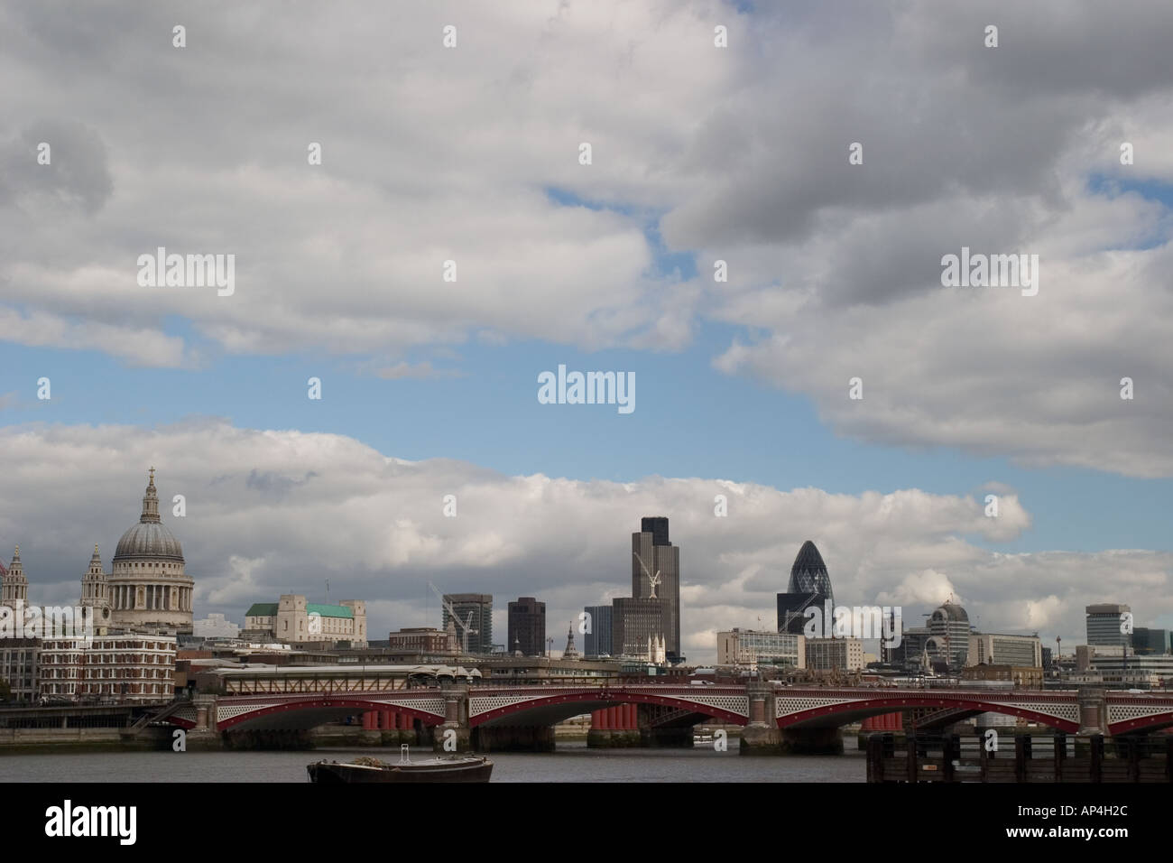 Ville de London Skyline prises à partir de la rive sud Banque D'Images