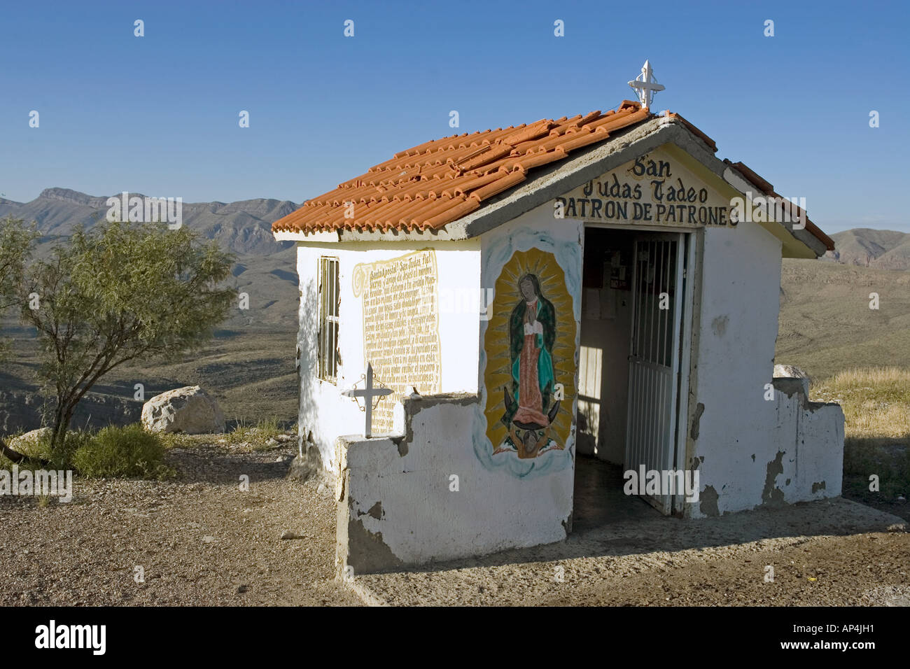 Route chapelle votive dans l'Etat de Chihuahua, au Mexique. Banque D'Images