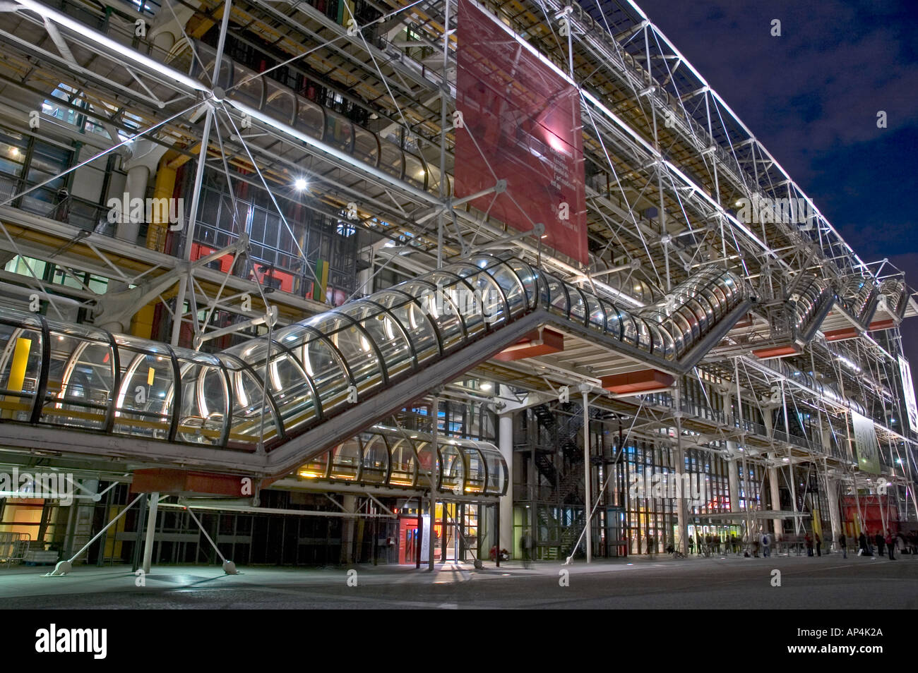 Le Centre Pompidou de Paris la nuit, Paris, France. Banque D'Images