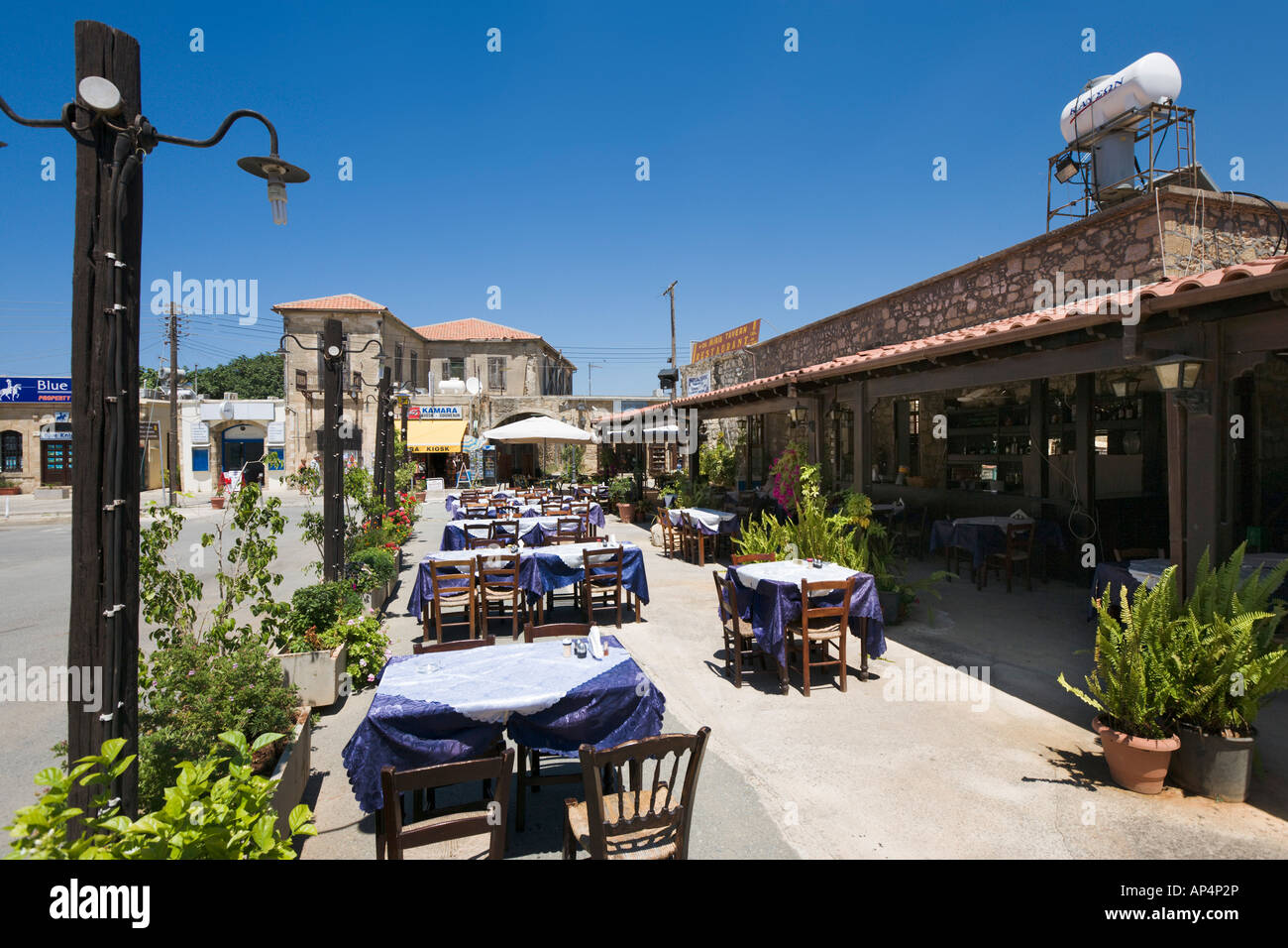 Taverna dans centre village, polis, Chypre du Nord, de la Côte Ouest Banque D'Images
