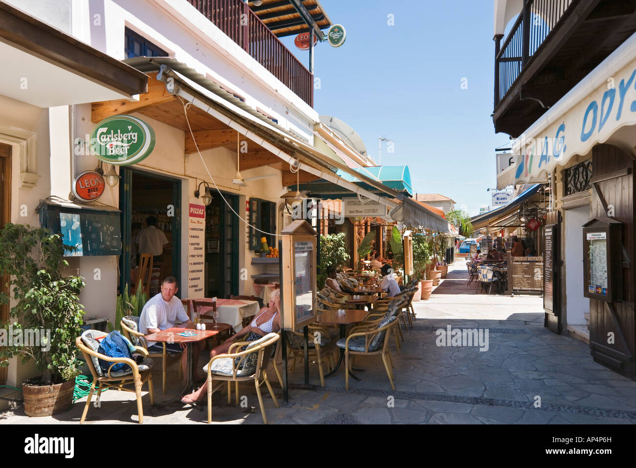 Café de la rue dans le centre-ville, polis, Chypre du Nord, de la Côte Ouest Banque D'Images