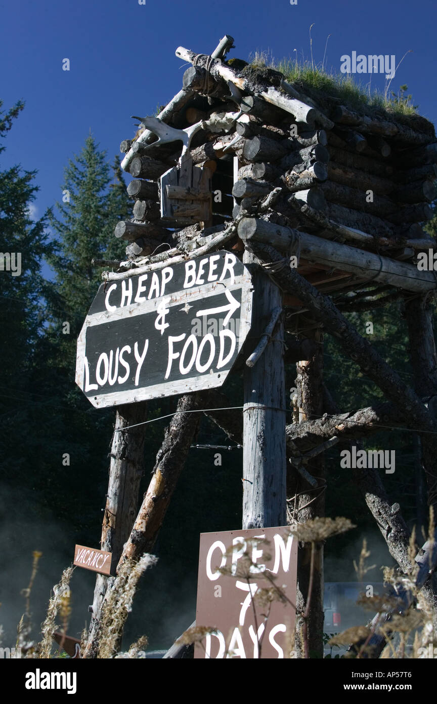 USA, Alaska, péninsule de Kenai, Seward : bière bon marché et de mauvais aliments proposés à la sortie de la Route des Glaciers Banque D'Images