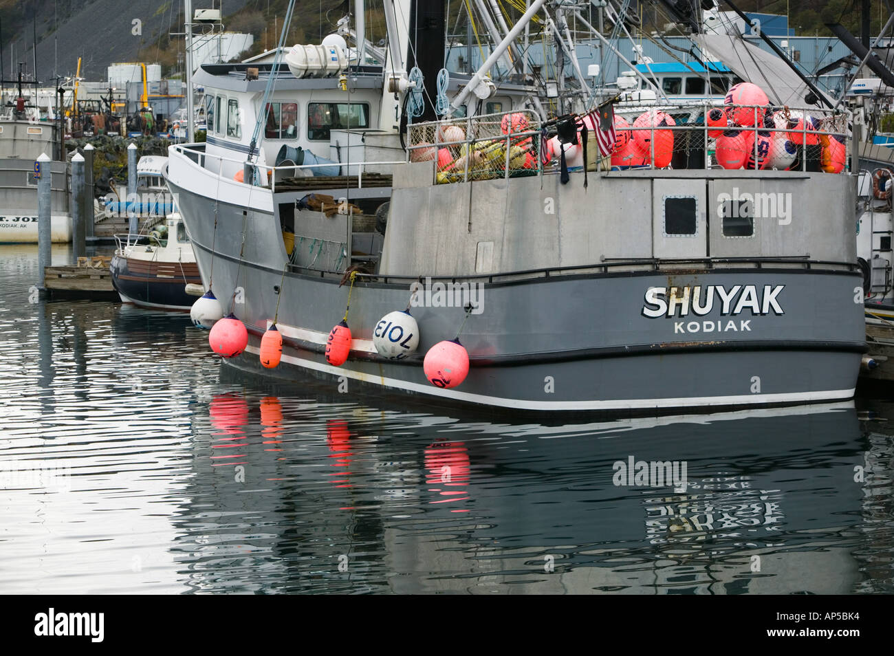 Fishing boat kodiak dock Banque de photographies et d’images à haute