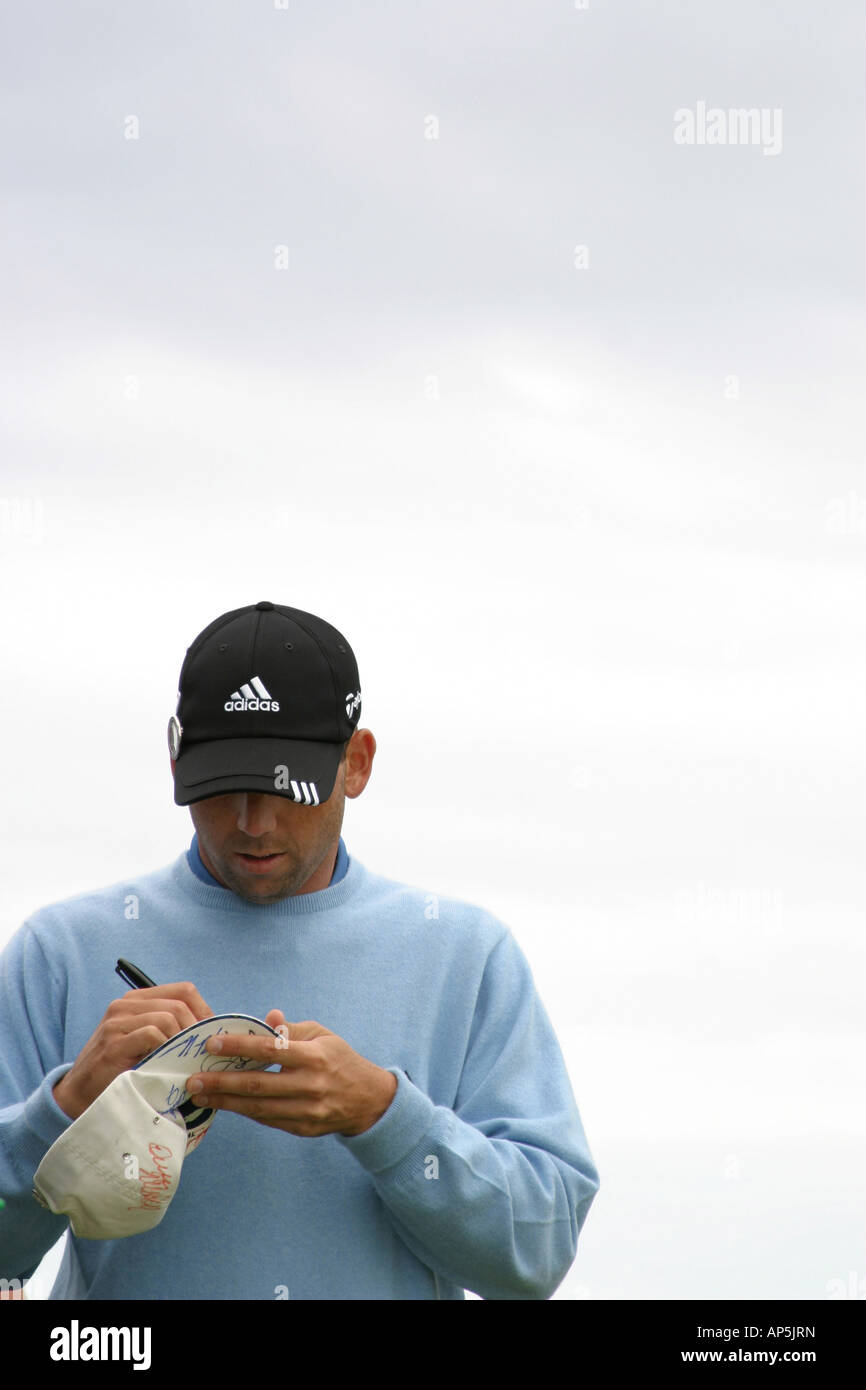 Golfeur professionnel Espagnol Sergio Garcia signe un autographe Banque D'Images