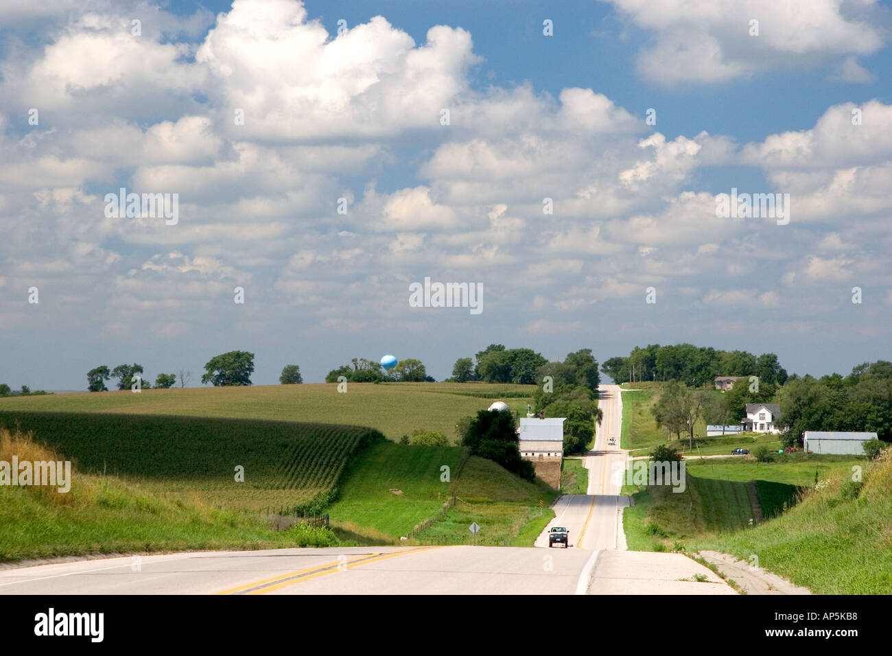 Deux voies rurales l'autoroute US 6 près d'Oakland Iowa Banque D'Images