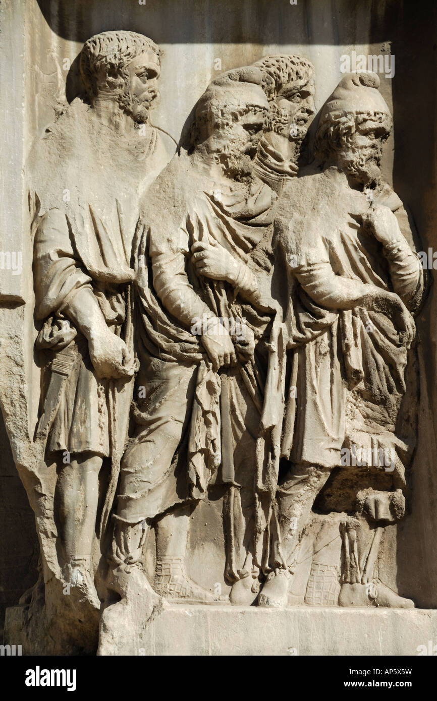 Rome Italie Soulagement des Parthes en captivité sur l'Arc de Septime Sévère dans le Forum Romain Banque D'Images