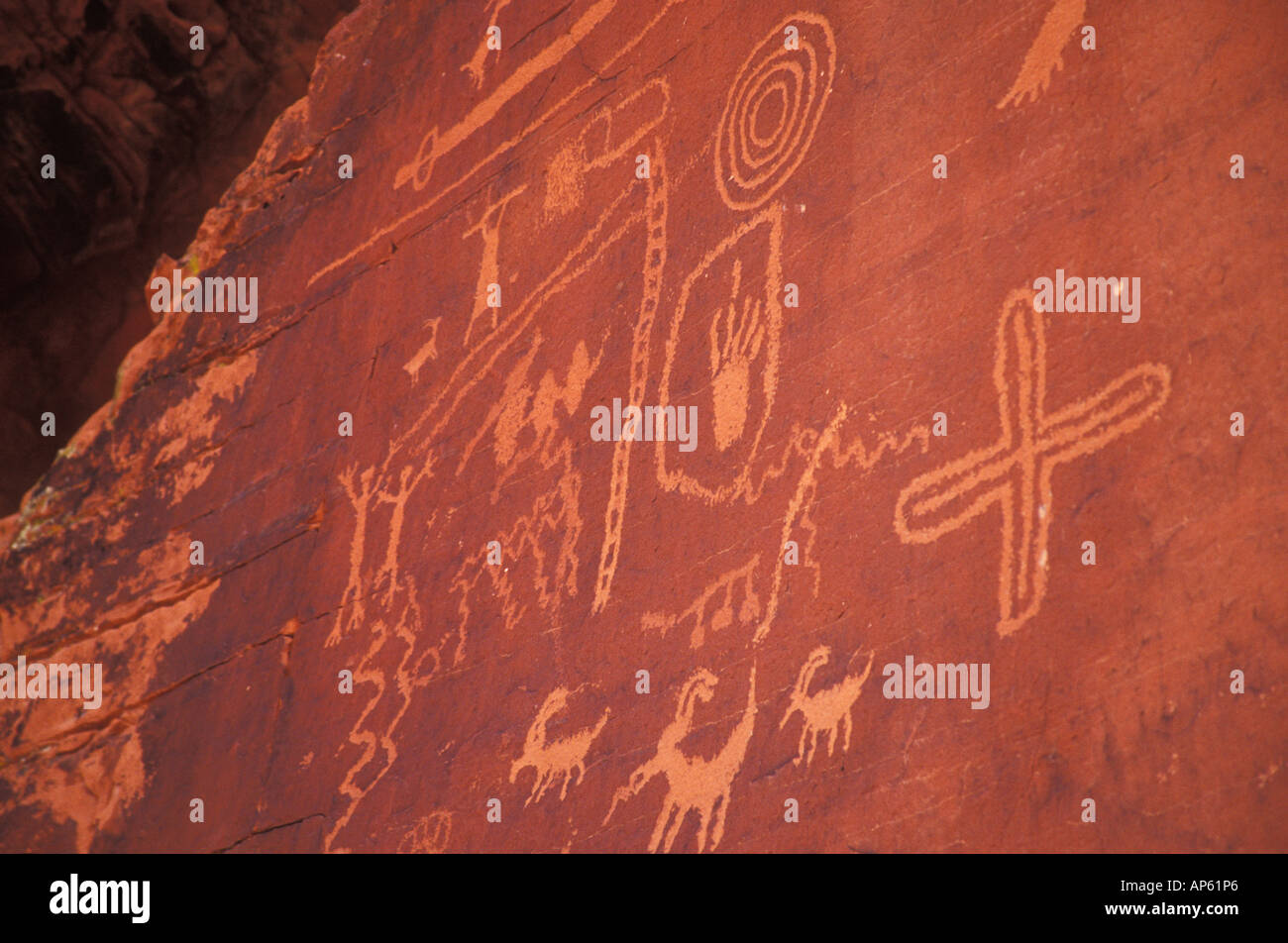 Pétroglyphes sur Atlatl Rock. Estimé à environ 4 000 ans. Vallée de Feu Park, Nevada. Près de Las Vegas Banque D'Images