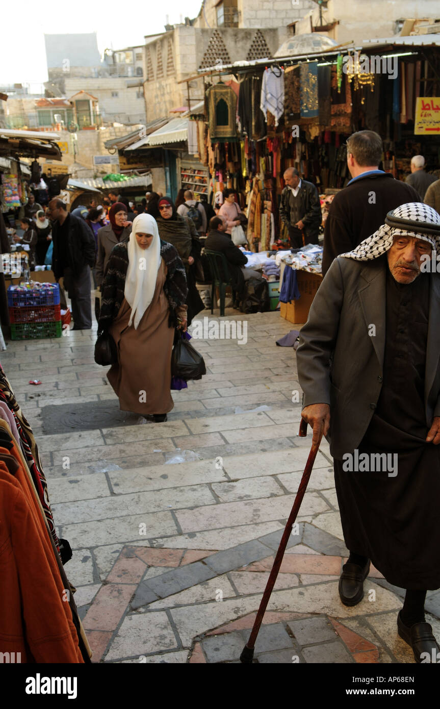 Scène de marché à côté de la porte de Damas dans la vieille ville de Jérusalem Banque D'Images