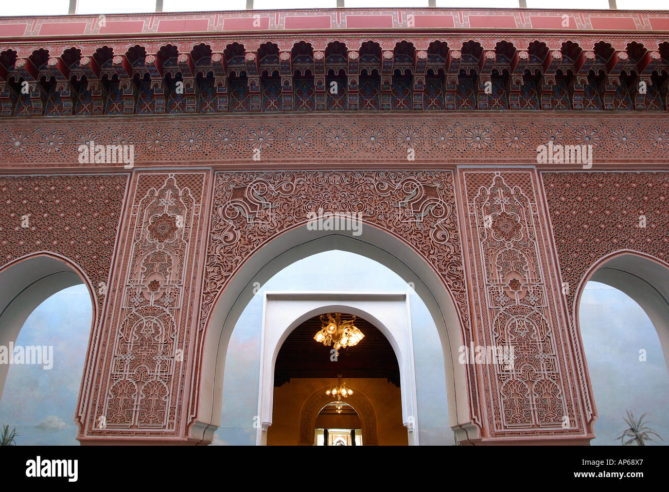 Maroc Marrakech La Villa des Orangers plâtre sculpté portes Banque D'Images