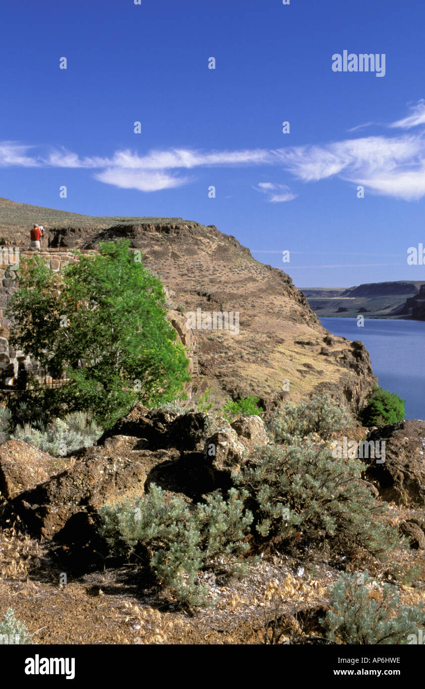 Amérique du Nord, USA, Washington State, Vantage. Parc d'état de la forêt pétrifiée de Ginkgo, centre du visiteur au-dessus du fleuve Columbia Banque D'Images