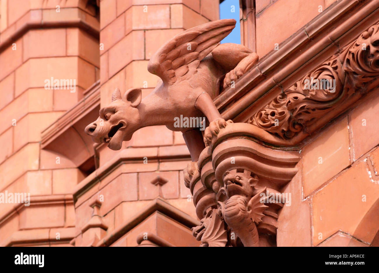Détail de dragon sur Victorian 1896 Pierhead building de l'ancienne maison du Bute Docks Company dans la baie de Cardiff South Wales UK Banque D'Images