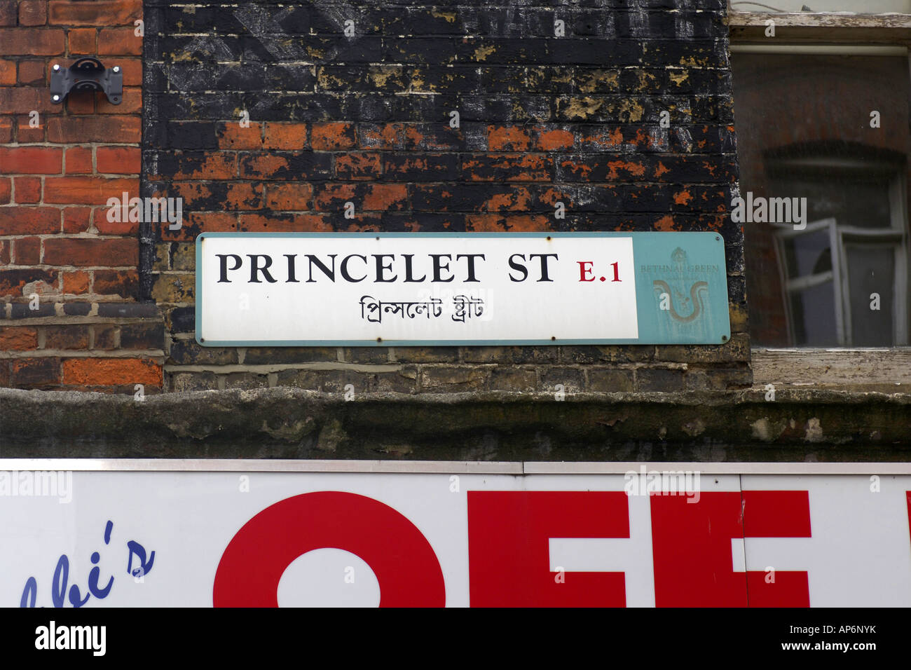 Princelet Street E1 London street sign en anglais avec la traduction en dessous hindou indien Banque D'Images