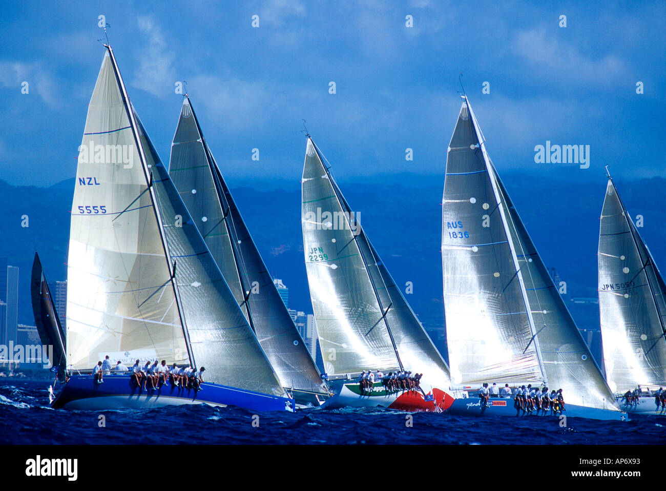 Yachts en mer avec le vent dans les voiles, Kenwood Cup 2000 Banque D'Images