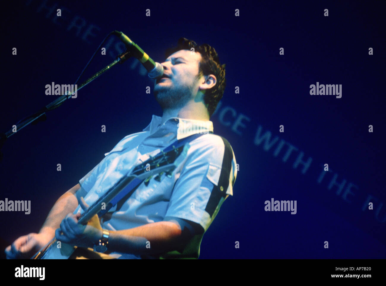 James Dean Bradfield avec le chanteur Marc Lavoine Banque D'Images