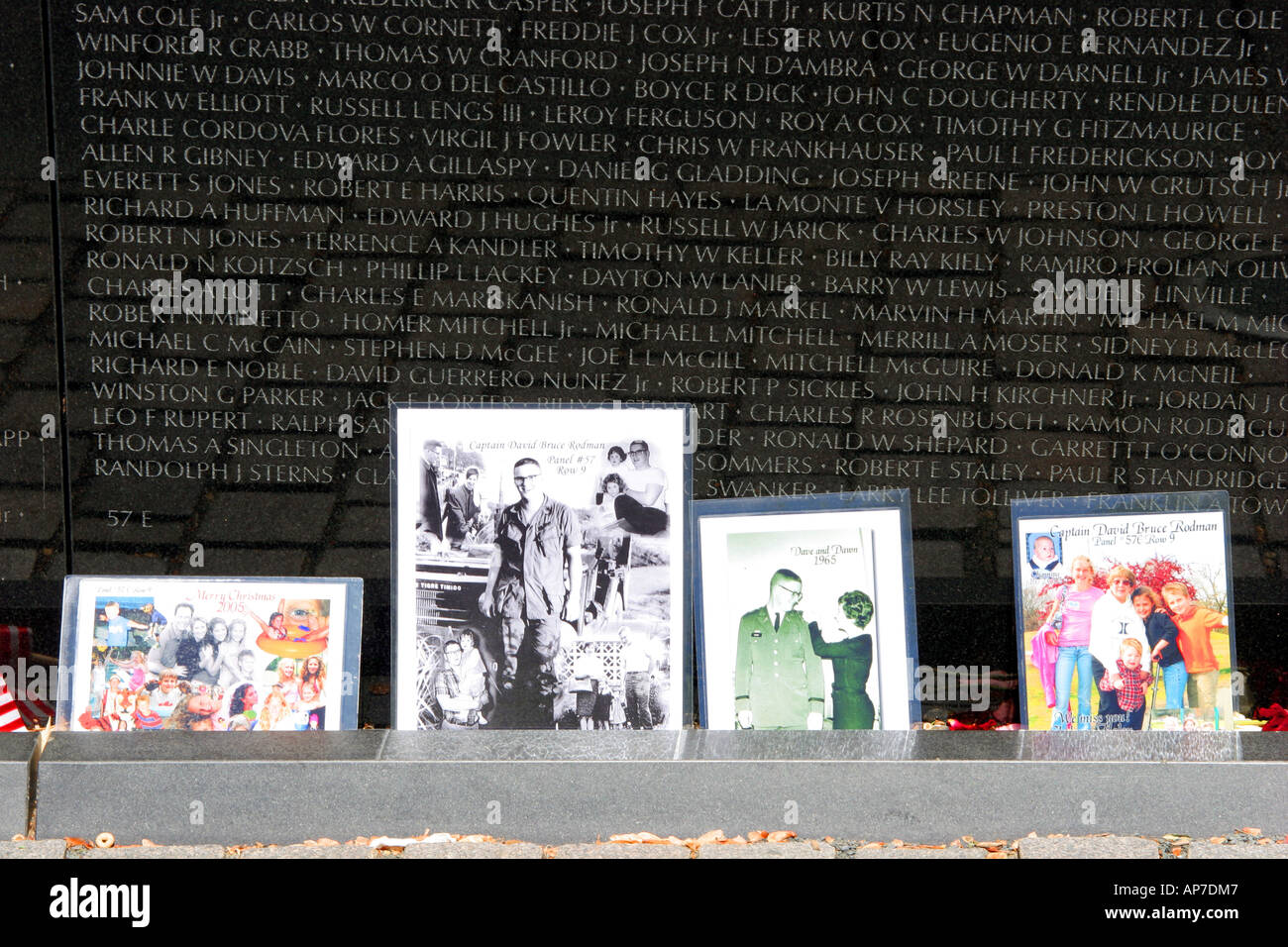 Hommage de la famille, anciens combattants du Vietnam War Memorial Banque D'Images