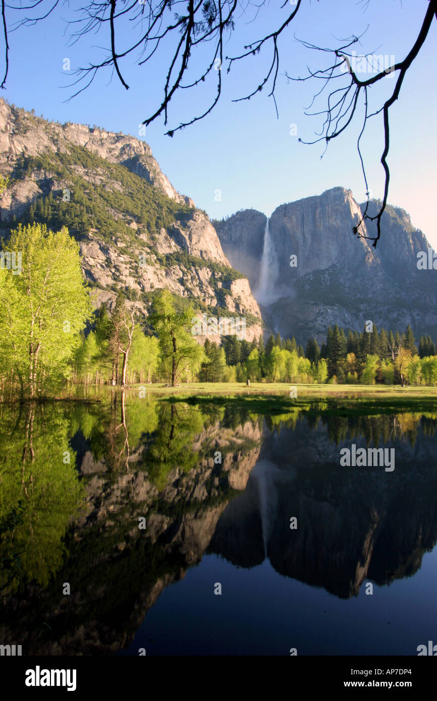 Yosemite falls réflexion, Yosemite National Park Banque D'Images