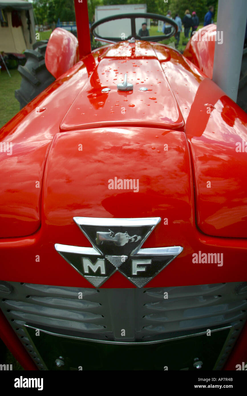 Vue rapprochée de la calandre du tracteur vintage Banque D'Images