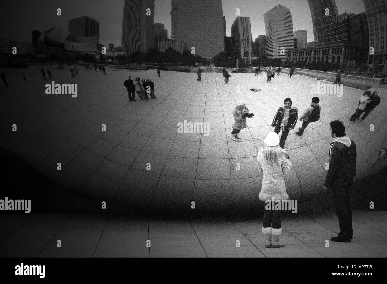 Un couple d'autres réflexions s dans le bean sculpture dans Millenium Park de Chicago Downtown p Mots-clés chicago mill Banque D'Images Un couple d'autres réflexions s dans le bean sculpture dans Millenium Park de Chicago Downtown p Mots-clés chicago mill Banque D'Images
