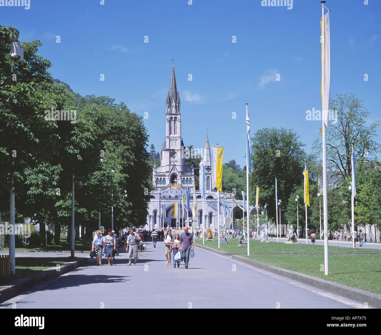 FRANCE MIDI PYRÉNÉES LOURDES BASILIQUE NOTRE DAME DU ROSAIRE Banque D'Images