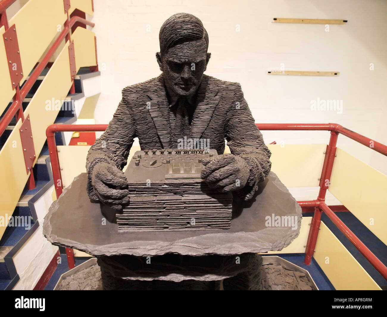 Sculpture en ardoise d'Alan Turing par Stephen électrique Bletchley Park Banque D'Images