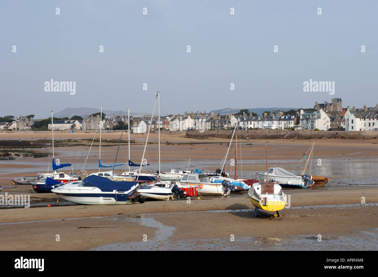 Crail harbour beach Banque de photographies et d’images à haute