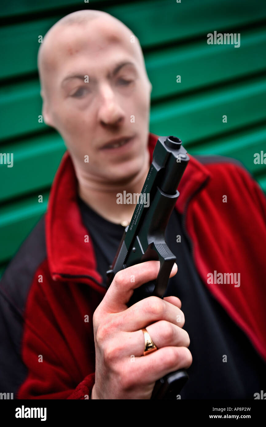 Les crimes violents voleur armé avec des bas sur la tête Banque D'Images