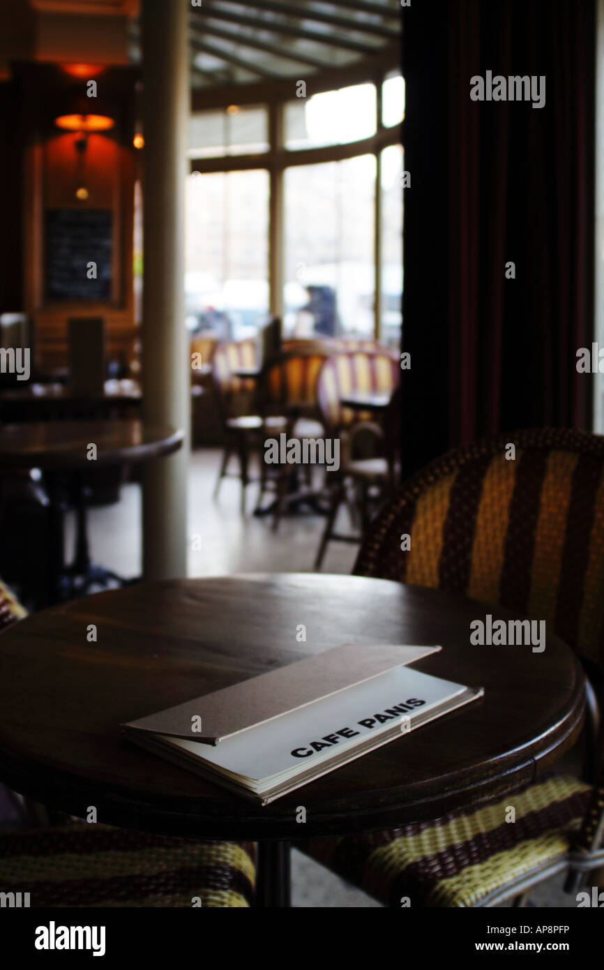 L'intérieur d'un restaurant bistro français dans l'Ile de la Cité de Paris France Banque D'Images