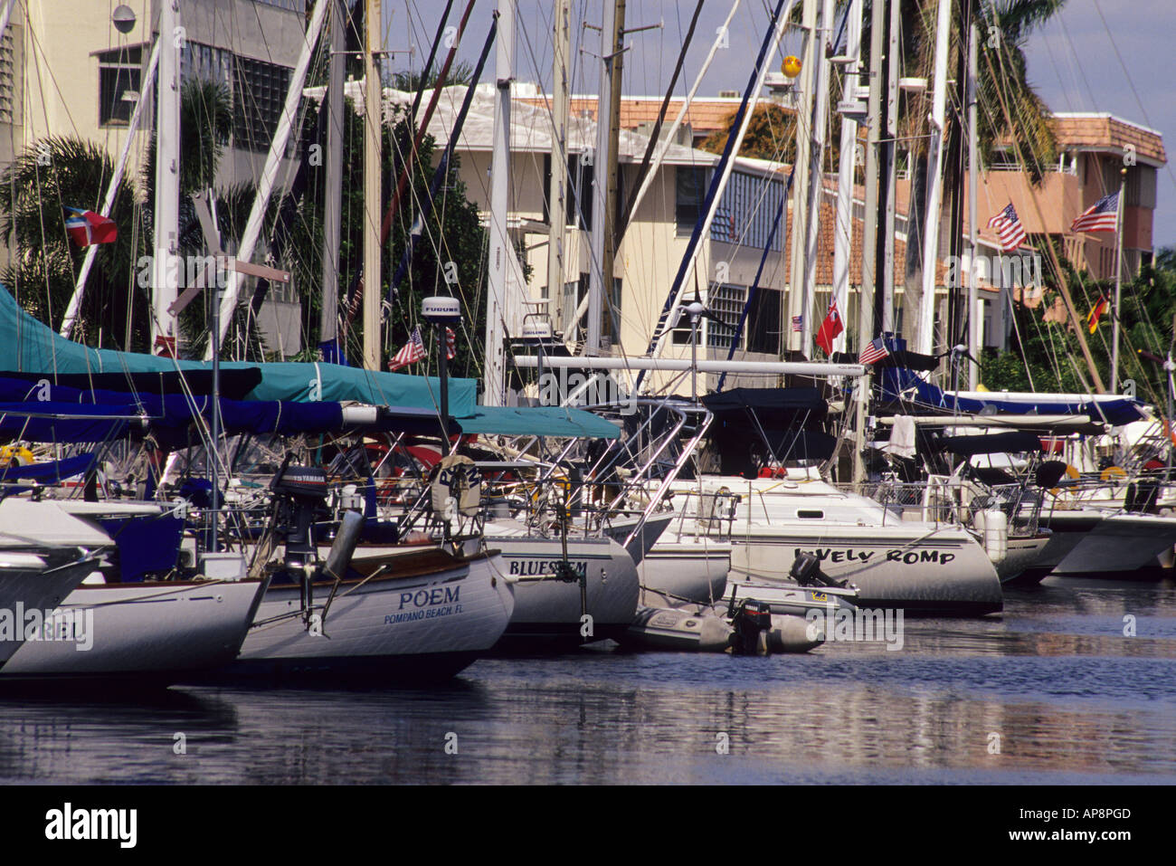 Ft. Lauderdale, en Floride. Bateaux stationnés dans quartier résidentiel. Banque D'Images