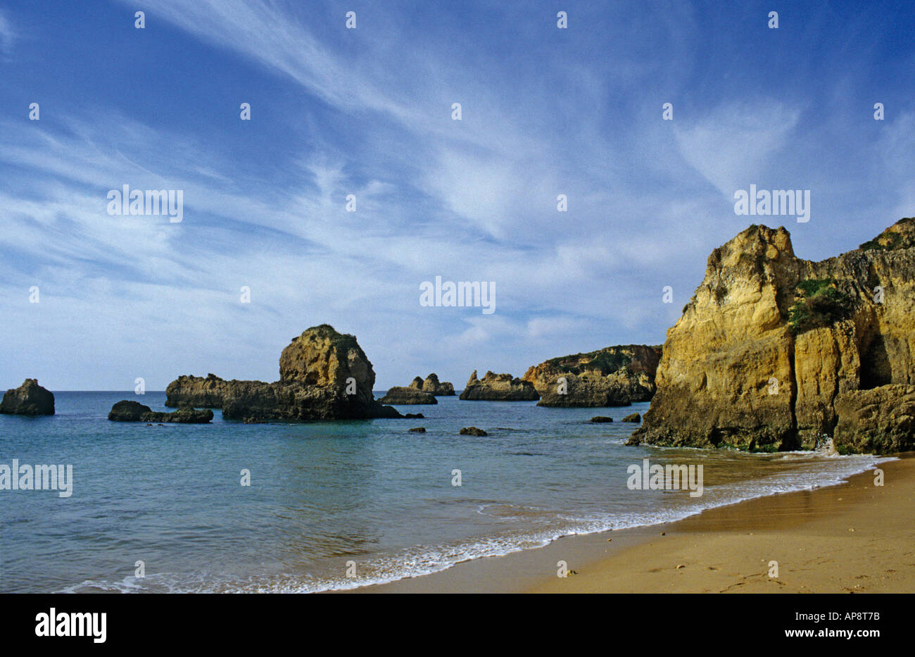 Falaises et rochers à Praia do Vau Algarve Portugal Europe Banque D'Images