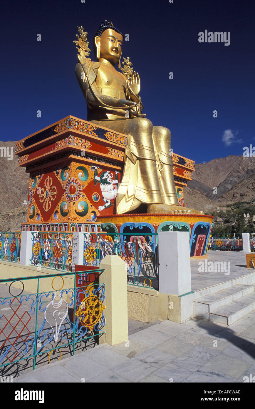 Statue de Bouddha au monastère de Likir Ladakh Inde Banque D'Images