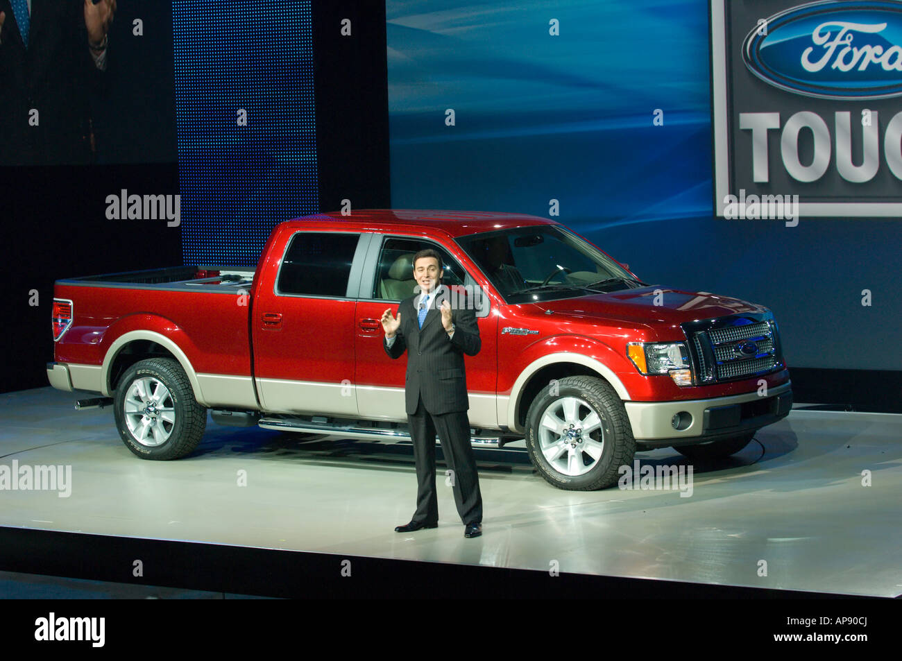 Ford Motor Company Président de l'Americas Mark Fields présentant le 2009 Ford F-150 pick-up au NAIAS 2008 Banque D'Images