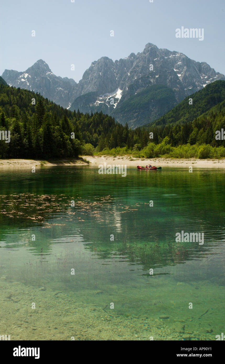 Les pics de Prisojnik Prisank et rasoir de la Jasna lac près de Kranjska Gora Slovénie Banque D'Images