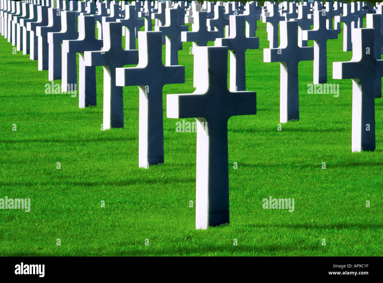 Traverse de soldats américains tués pendant le débarquement en Normandie À COLLEVILLE-SUR-MER FRANCE CIMETIÈRE Banque D'Images