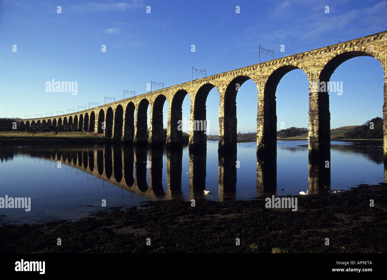 Viaduc Ferroviaire construit par Robert Stevenson à Carnforth gare Banque D'Images