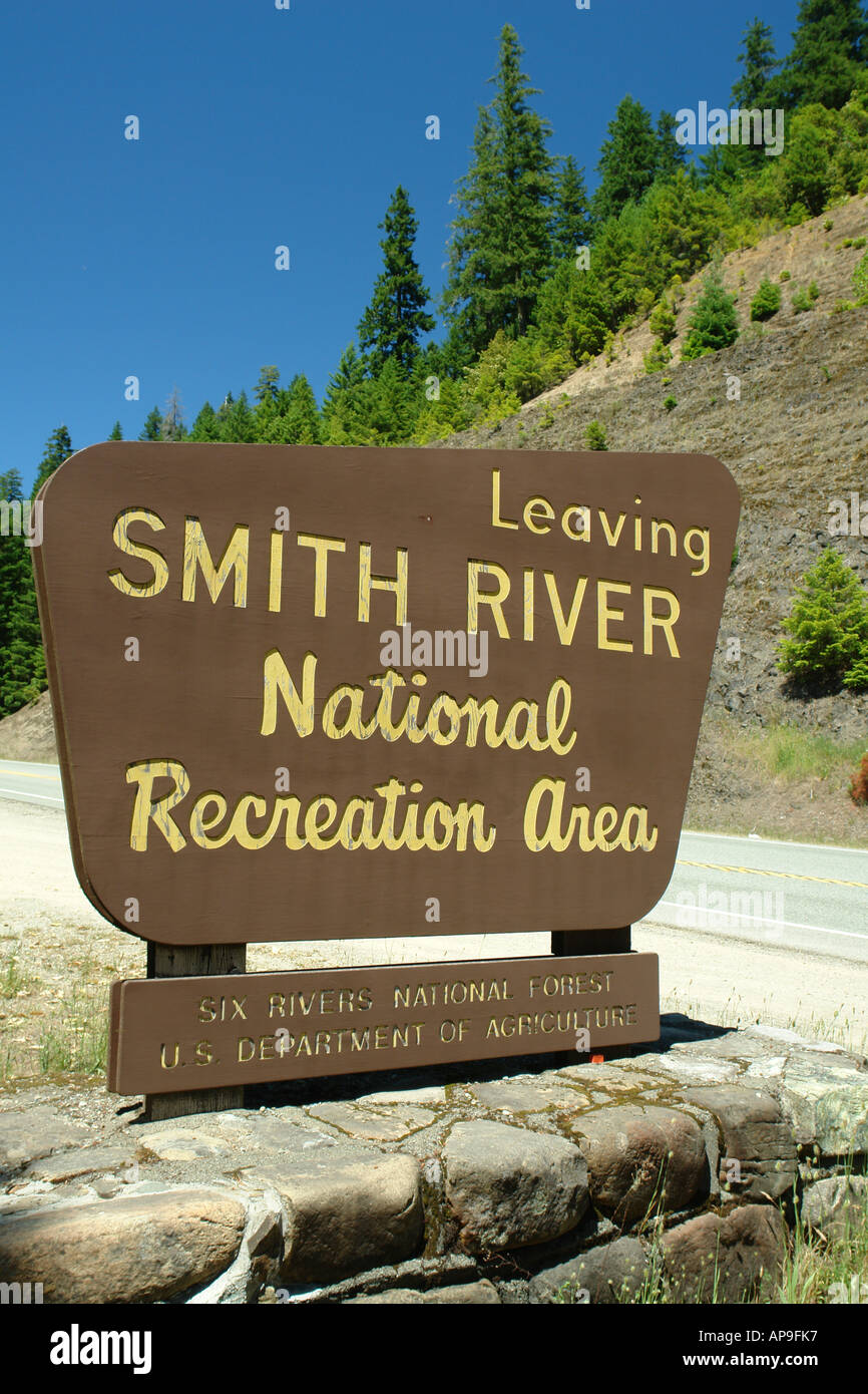 AJD51222, Smith River National Recreation Area, CA, Californie, six  rivières Forêt National Scenic Byway, laissant signe, Rt. 199 Photo Stock -  Alamy