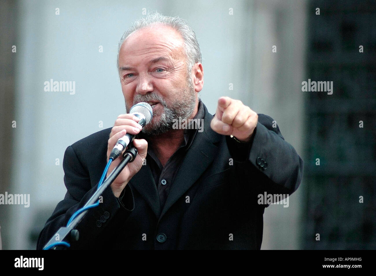 Le député George Galloway prononce un discours lors de la marche anti-guerre. Londres, août 2006 Banque D'Images