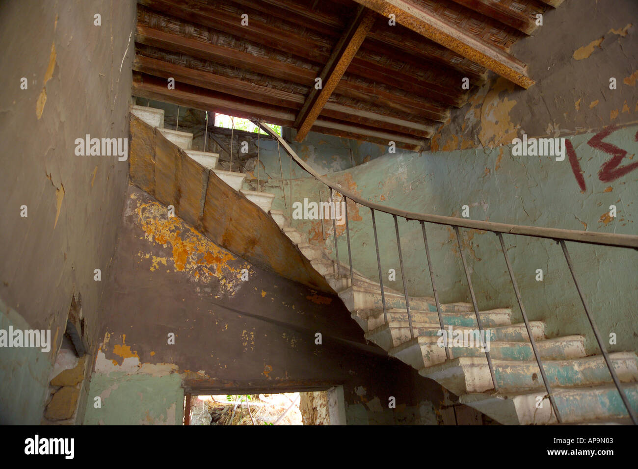 République de Chypre Côte sud de Chypre Grec Lefkosia Nicosie Sud bâtiment abandonné près de la Ligne verte Banque D'Images