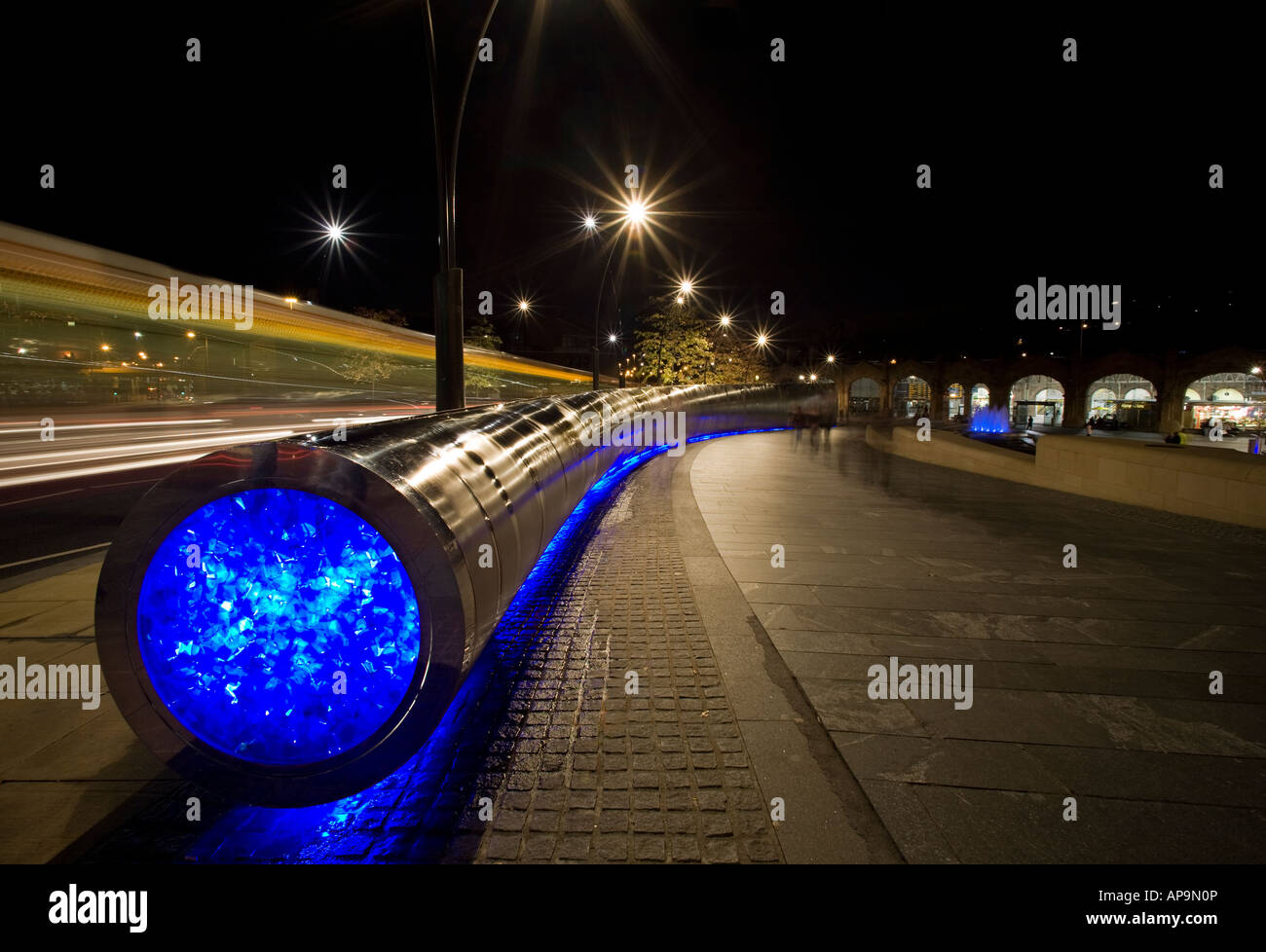 La pointe de l'acier sculpture à la place de la gerbe Sheffield England UK Banque D'Images