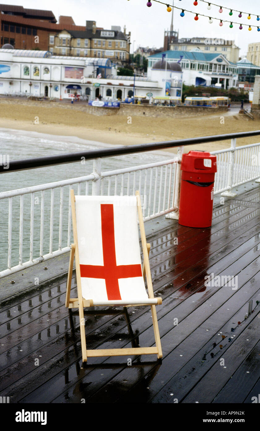 Un transat sur Bournmouth pier UK Banque D'Images