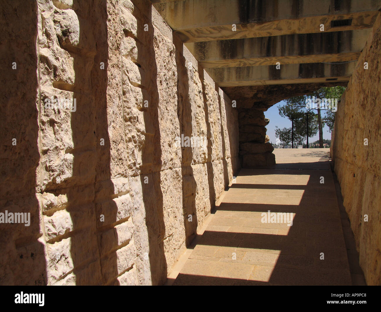 Le pilier de l'héroïsme à Yad Vashem Holocaust Memorial Museum, Jérusalem Banque D'Images