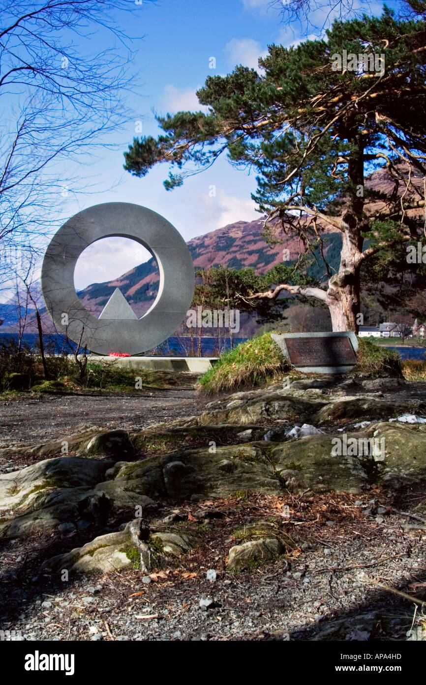 Le mémorial de guerre à Rowardennan sur la rive est du Loch Lomond, Ecosse. Banque D'Images