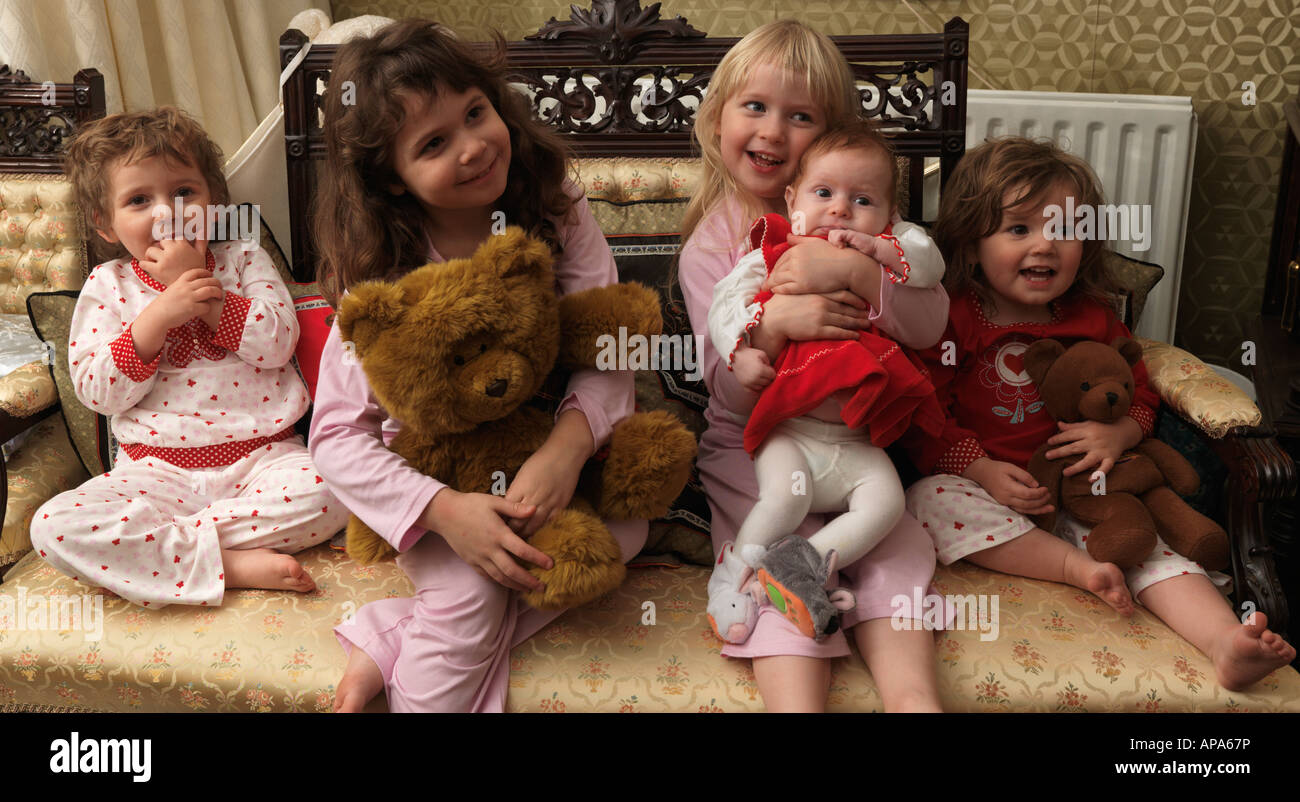 Cinq Filles Cousins Banque D'Images