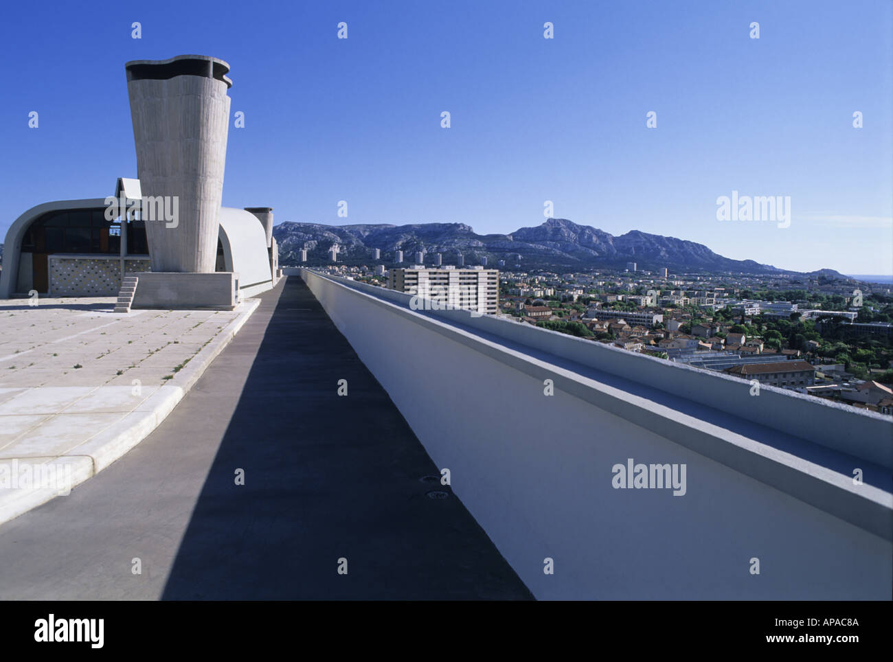 France Marseille cheminée sur la Cité radieuse de Le Corbusier Architect Roof Banque D'Images